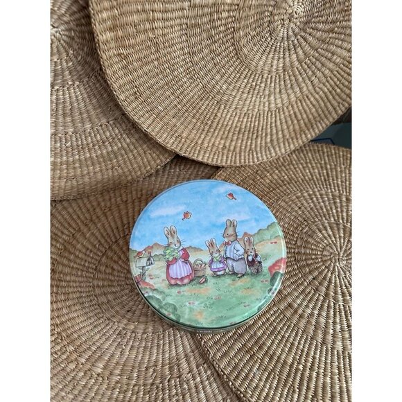 The World of Beatrix Potter Peter Rabbit family tin - Picture 1 of 8